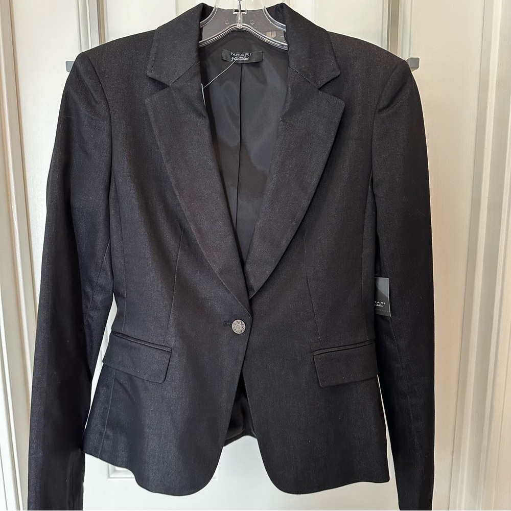 NWT Tahari Blazer Size: 2